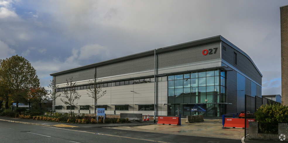 Central Way, Feltham for sale - Primary Photo - Image 1 of 1