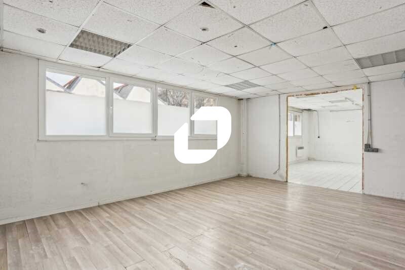 Office in Courbevoie to rent - Interior Photo - Image 2 of 15