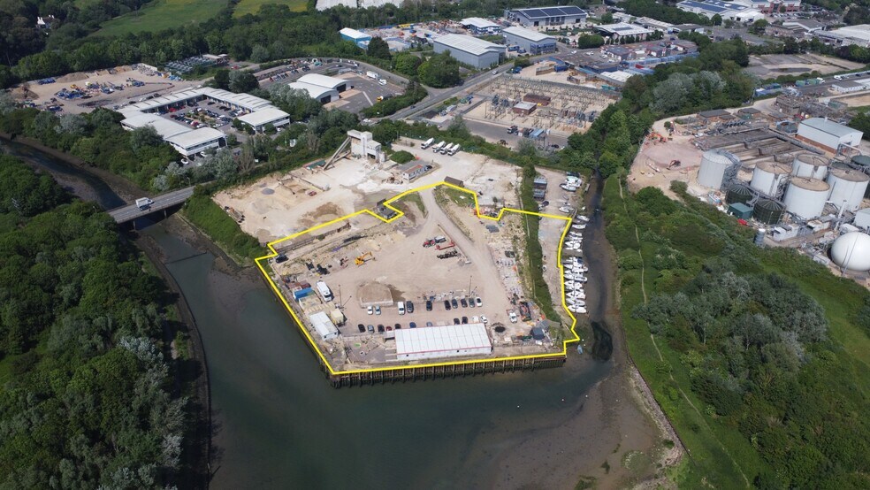 Harts Farm Way, Havant for sale - Primary Photo - Image 1 of 1