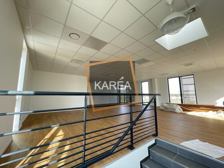 Light Industrial in Chanteloup-en-Brie to rent - Interior Photo - Image 1 of 5