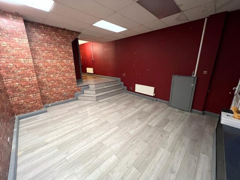 9 Acklam Rd, Middlesbrough, TS5 5HE UK