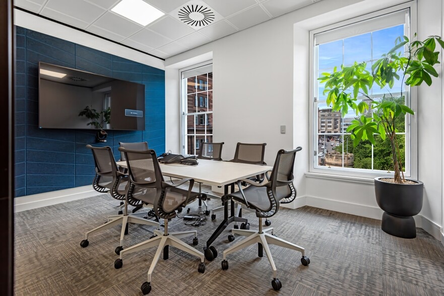 2 Castle Ter, Edinburgh to rent - Building Photo - Image 3 of 14