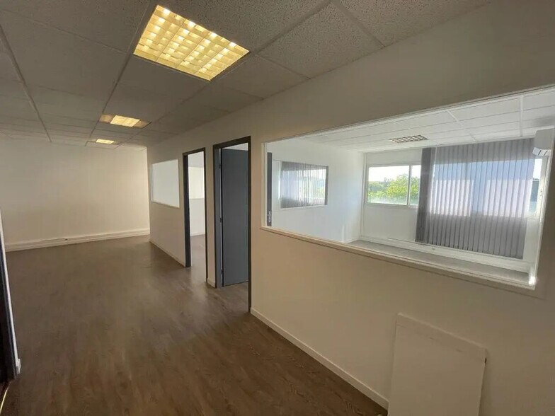 Office in Rousset to rent - Interior Photo - Image 2 of 5