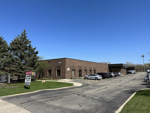 28457 Ballard Dr, Lake Forest, IL for rent Building Photo- Image 1 of 39