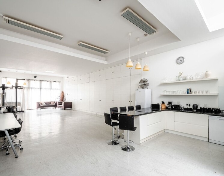 129 Weedington Rd, London to rent - Interior Photo - Image 3 of 6