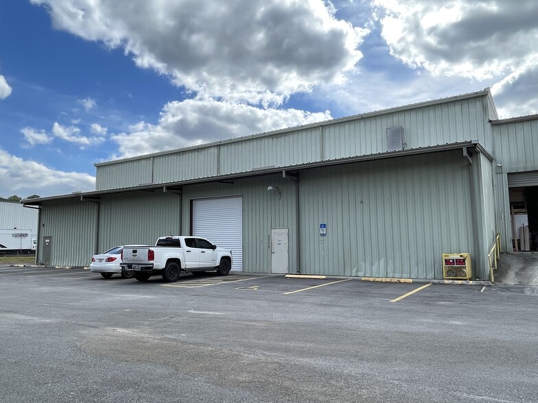 3500 NE Waldo Rd, Gainesville, FL for rent - Building Photo - Image 2 of 15