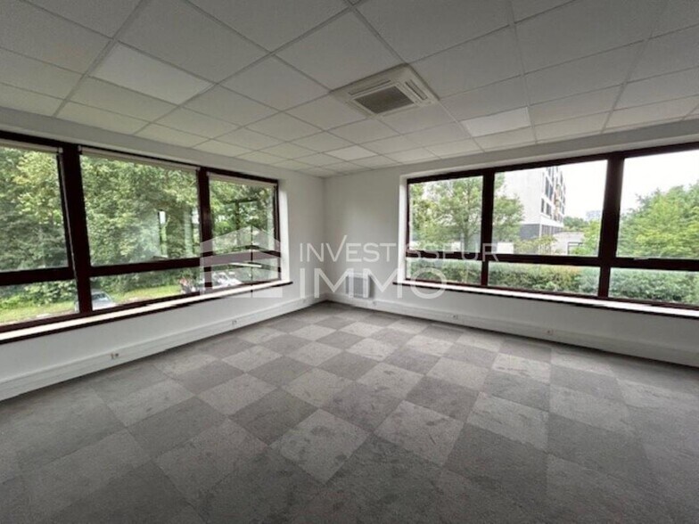 Office in Champs Sur Marne to rent - Interior Photo - Image 1 of 10