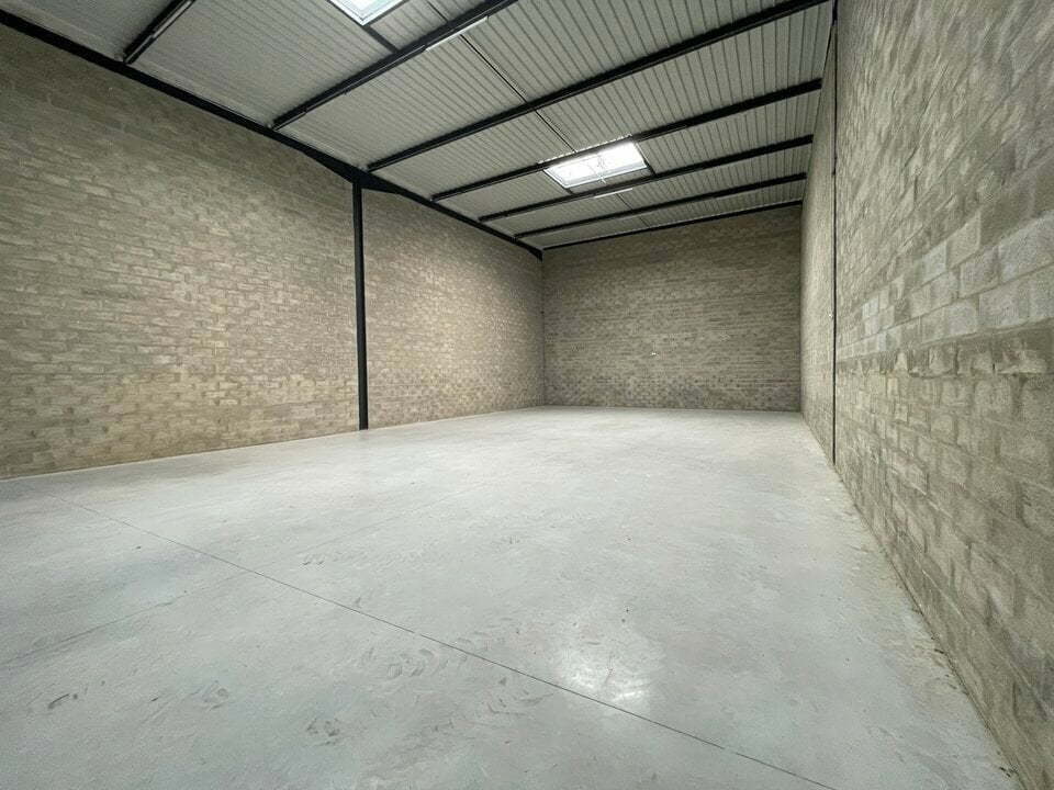 Light Industrial in Stains for sale Interior Photo- Image 1 of 3