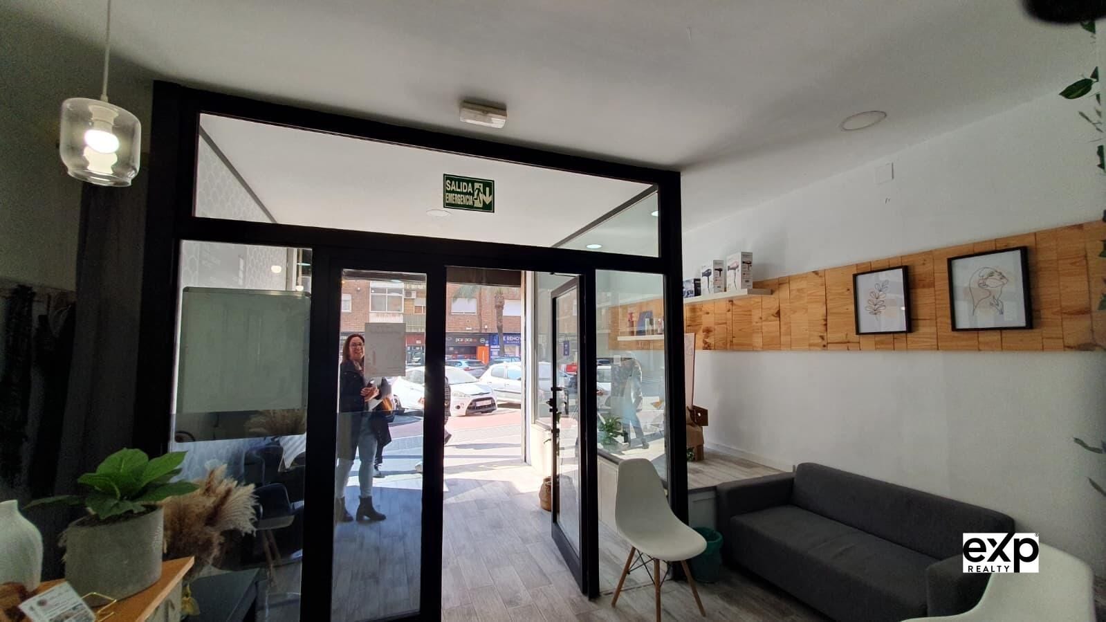 Retail in Paterna, Valencia to rent Interior Photo- Image 1 of 7