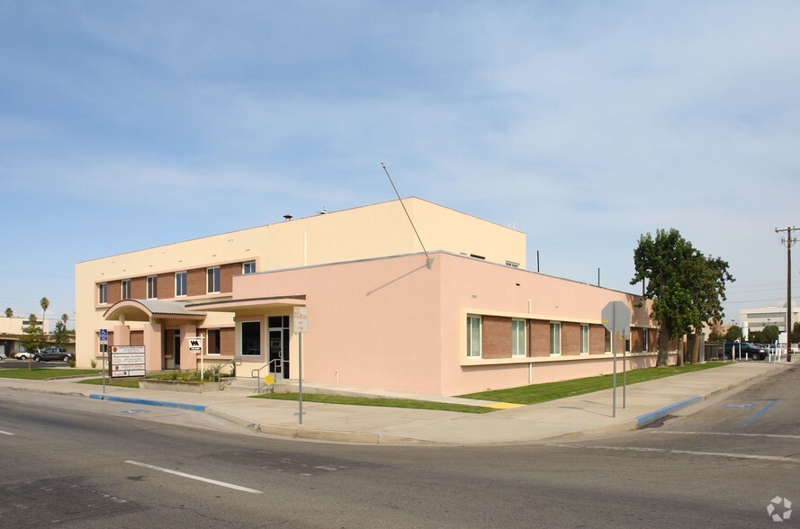 2700 F St, Bakersfield, CA for rent - Building Photo - Image 2 of 21