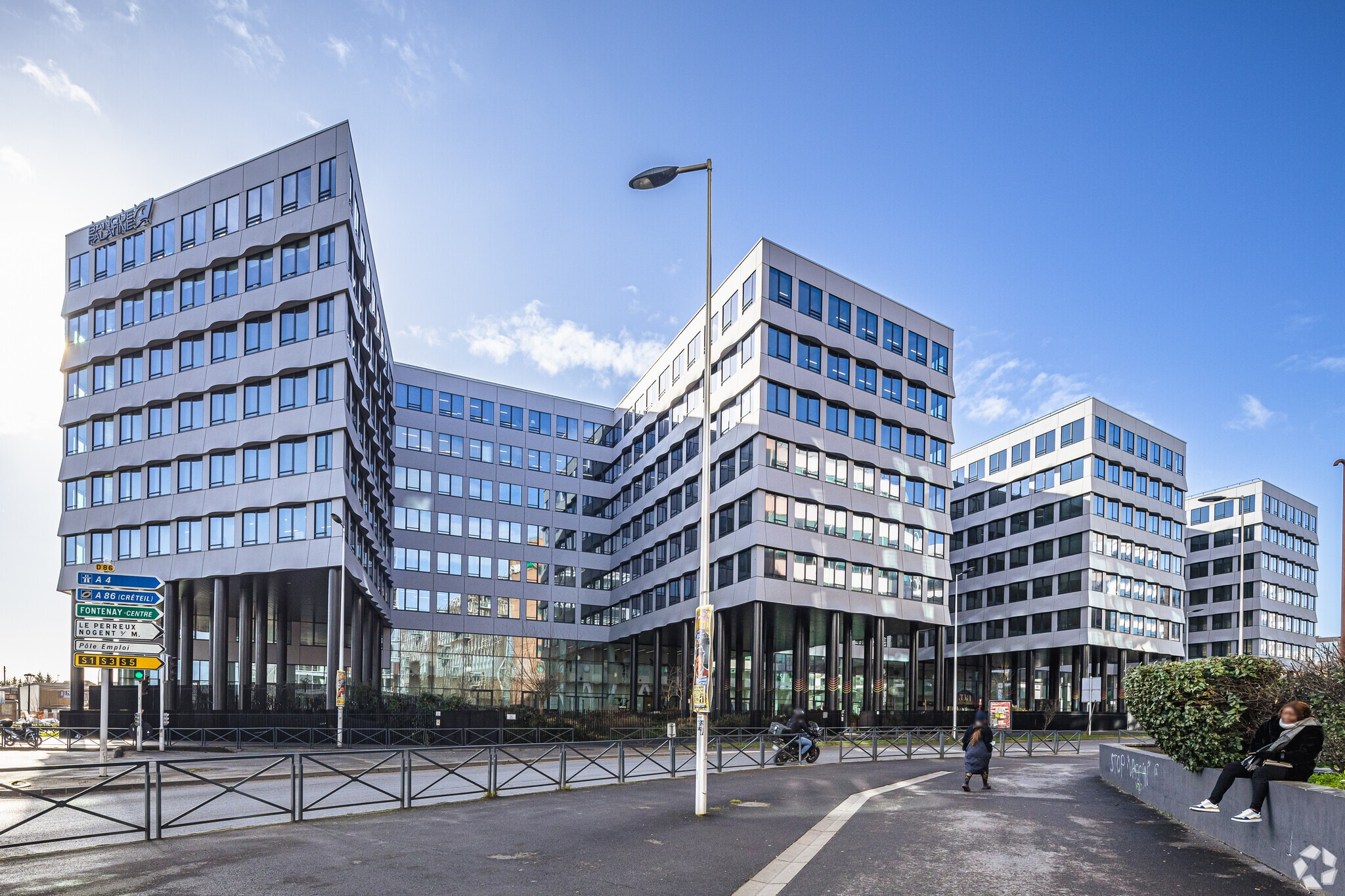 198 Rue Carnot, Fontenay-sous-Bois to rent Primary Photo- Image 1 of 9