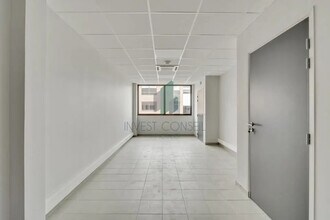 Light Industrial in Groslay to rent Interior Photo- Image 2 of 6