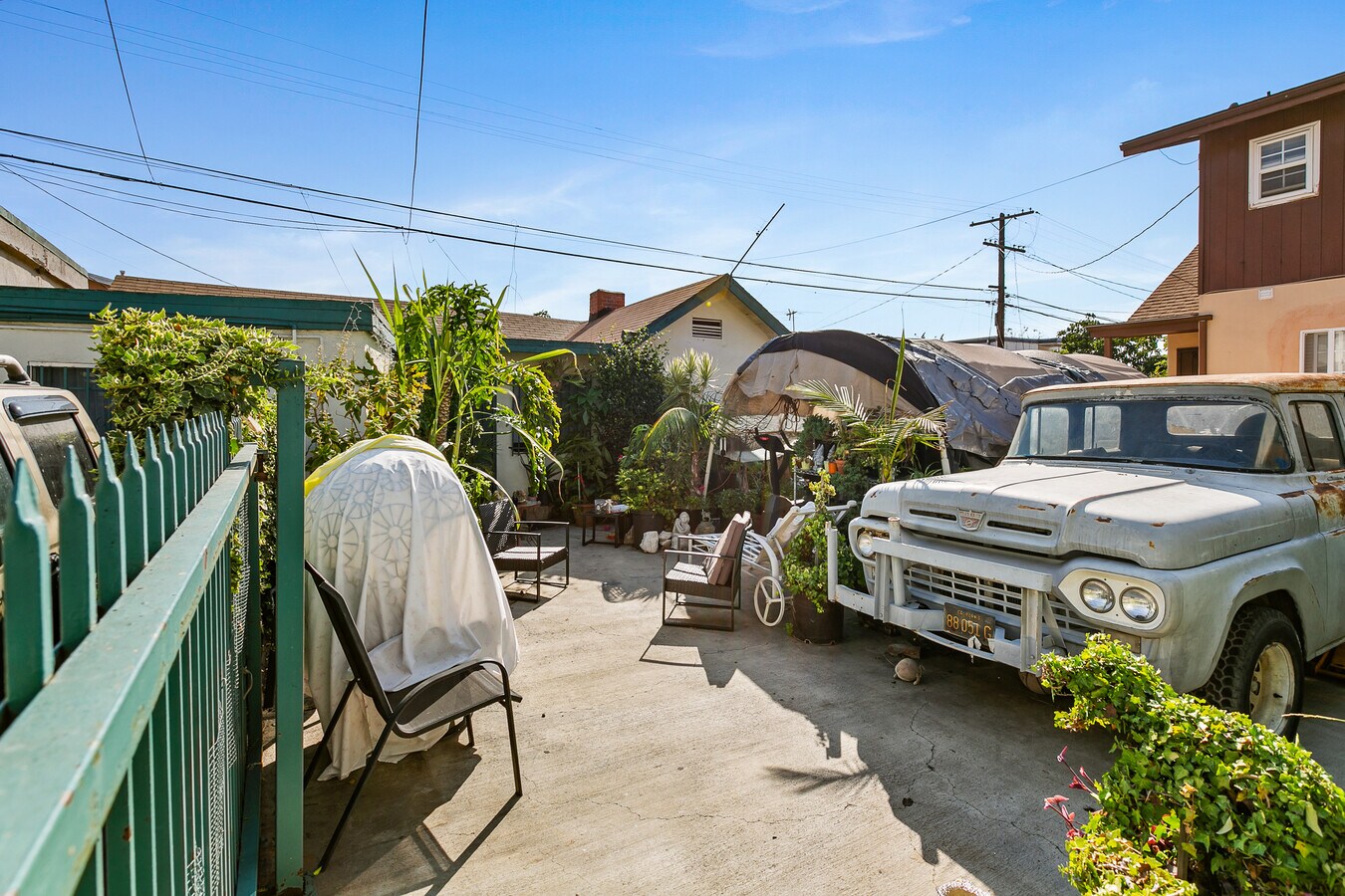 54305434 Smiley Dr, Los Angeles 90016 UK