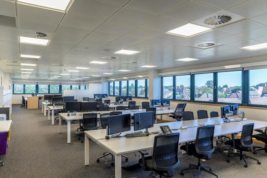 69-81 Commercial Rd, Southampton to rent - Interior Photo - Image 3 of 16