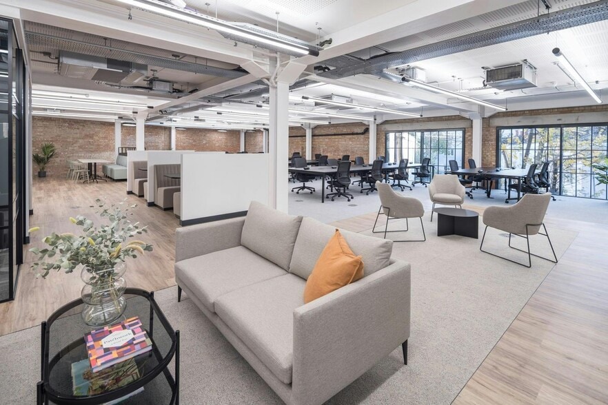 36-52 Fortess Grv, London to rent - Building Photo - Image 2 of 16