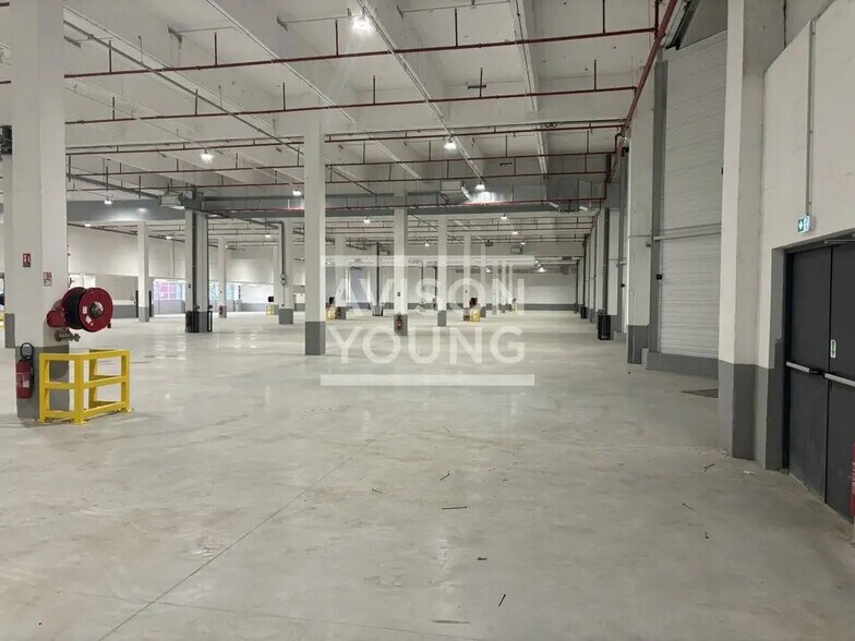 Light Industrial in Gennevilliers to rent - Interior Photo - Image 3 of 12