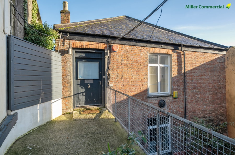 38 High St, Falmouth to rent Primary Photo- Image 1 of 6