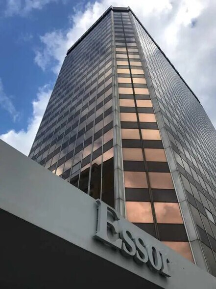 Office in Pantin to rent - Building Photo - Image 1 of 7