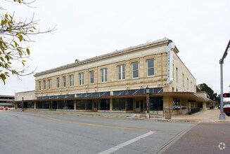 208 Earl Garrett St, Kerrville, TX for sale Primary Photo- Image 1 of 1