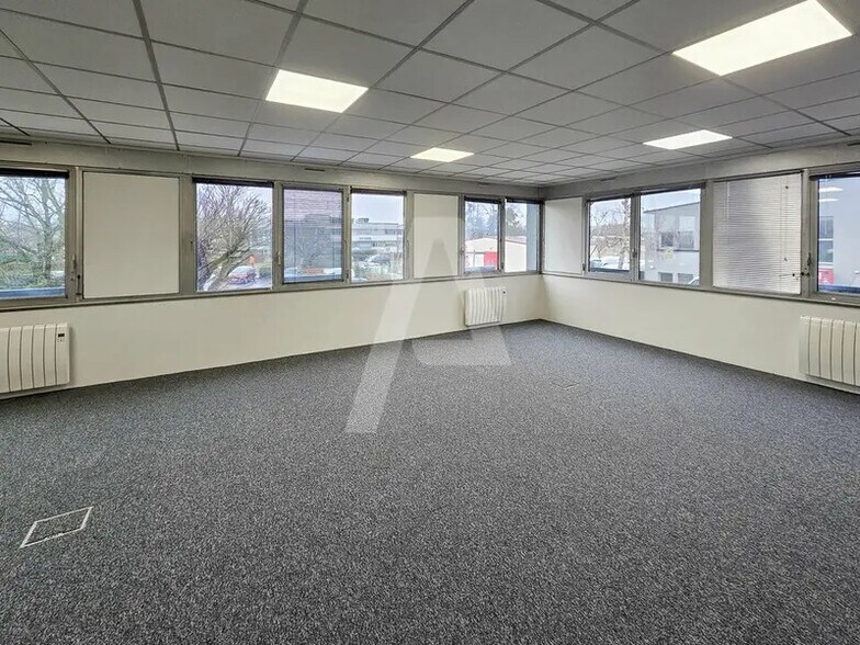 1 Bis Rue Marcel Paul, Massy to rent - Interior Photo - Image 1 of 6