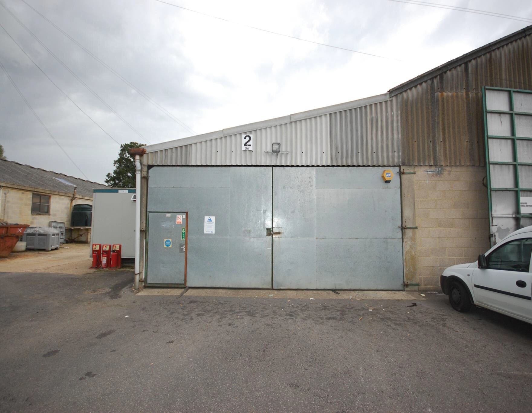 Pump Ln, Reading to rent Building Photo- Image 1 of 10