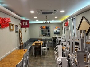 Retail in Madrid, Madrid to rent Interior Photo- Image 2 of 5