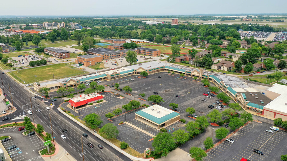 Retail in Saint Ann, MO for sale - Building Photo - Image 1 of 11