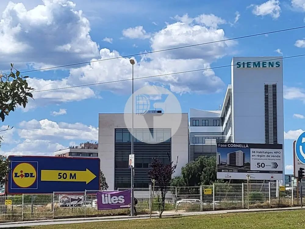 Carrer de Lluís Muntadas, 5, Cornellà de Llobregat, Barcelona to rent Building Photo- Image 1 of 31