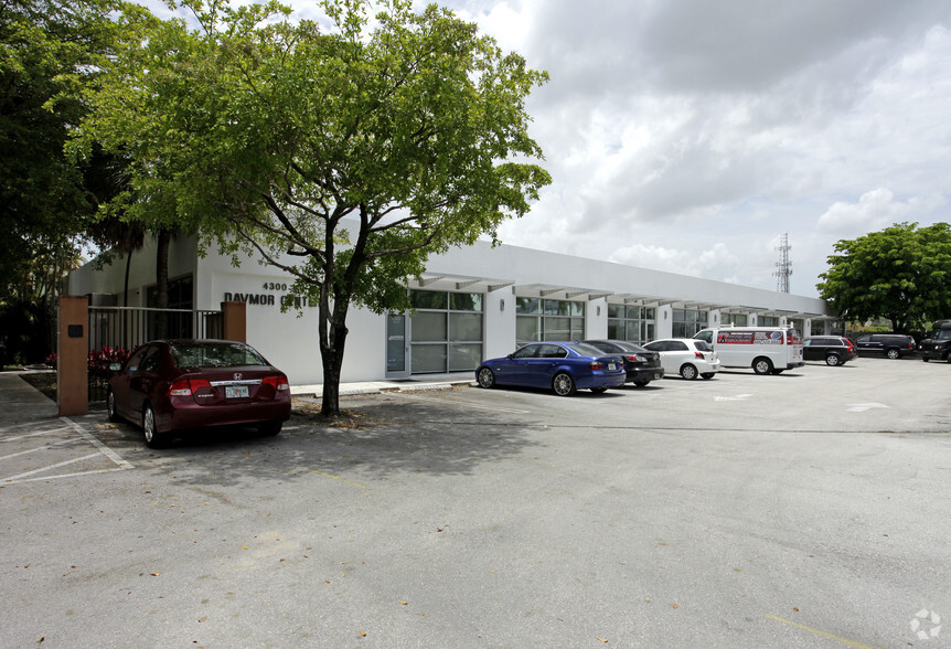 4300 SW 73rd Ave, Miami, FL for rent - Building Photo - Image 1 of 25