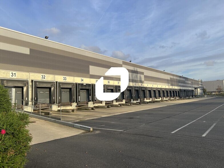 Industrial in Bonneuil-sur-Marne to rent - Building Photo - Image 3 of 8