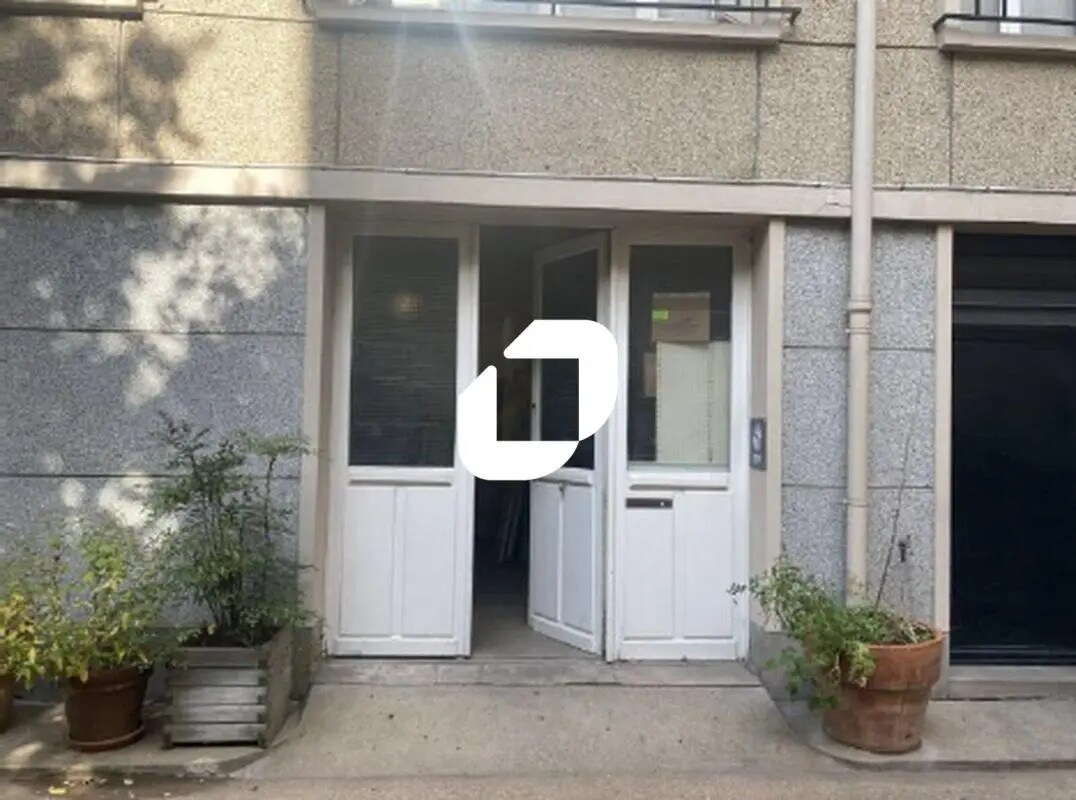 Office in Paris for sale Building Photo- Image 1 of 4