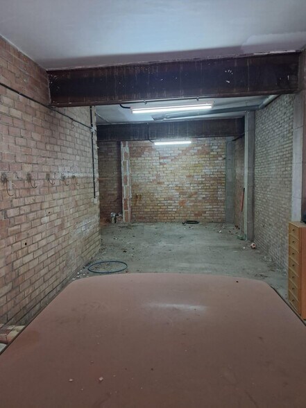 Retail in Igualada, Barcelona to rent - Interior Photo - Image 2 of 5