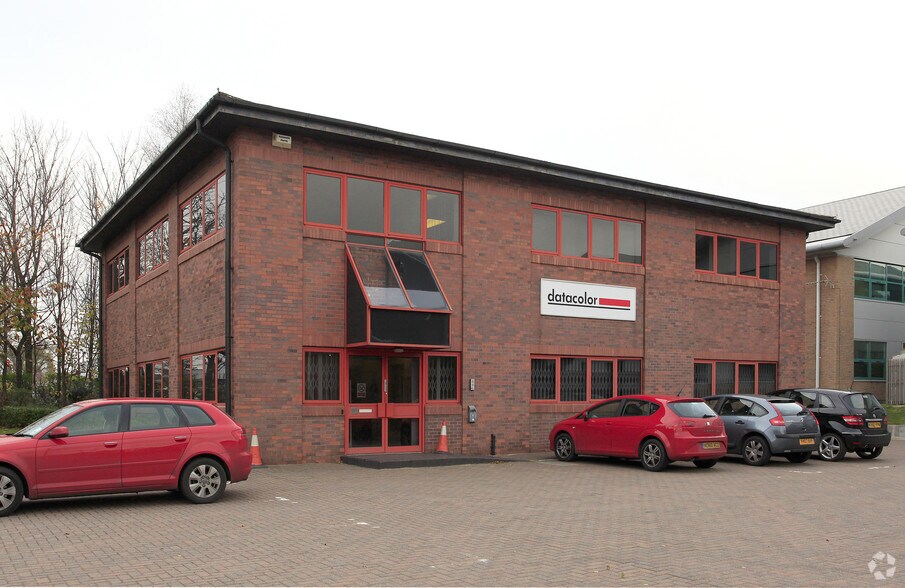 6 Dairyhouse Ln, Altrincham WA14 5UA UK