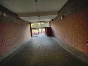 Retail in Madrid, Madrid to rent Interior Photo- Image 2 of 10