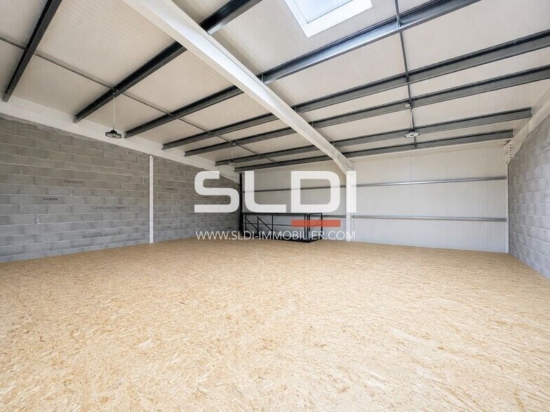 Boulevard De L'Ouest, Sathonay-Camp to rent - Building Photo - Image 3 of 8