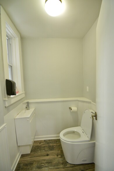 18 Main St, Millburn, NJ for rent - Interior Photo - Image 2 of 8