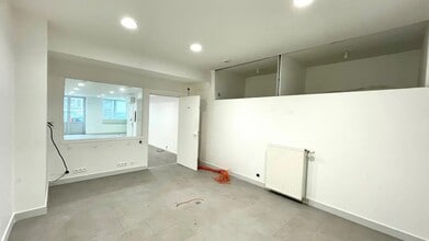 Light Industrial in Lyon to rent Interior Photo- Image 1 of 5