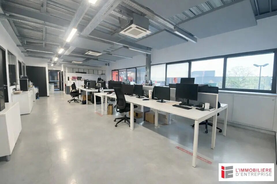 Location Bureaux 198 m² - Photo 1
