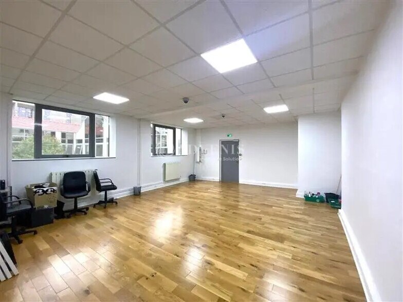 Office in Alfortville to rent - Interior Photo - Image 2 of 12