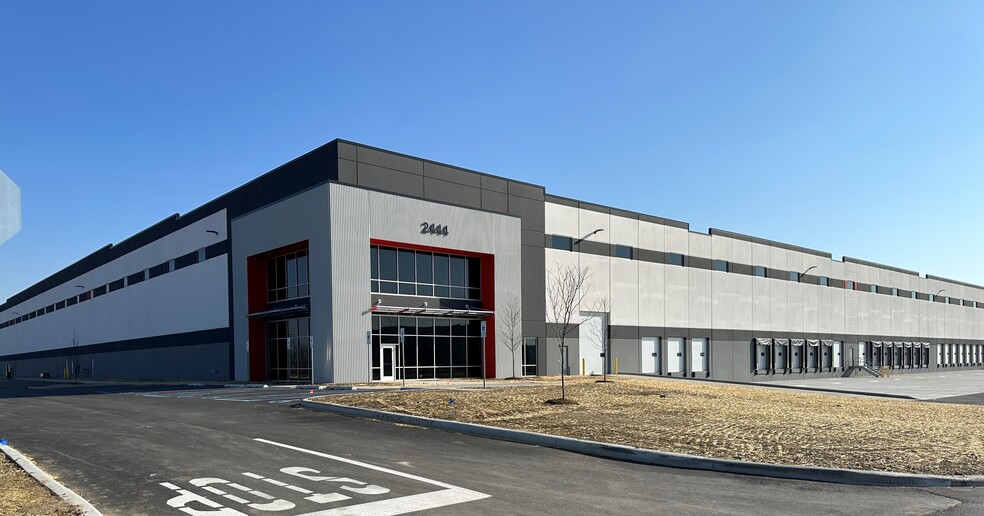 Point 70 Logistics Center Bldg A, Greenfield, IN for rent - Building Photo - Image 1 of 2