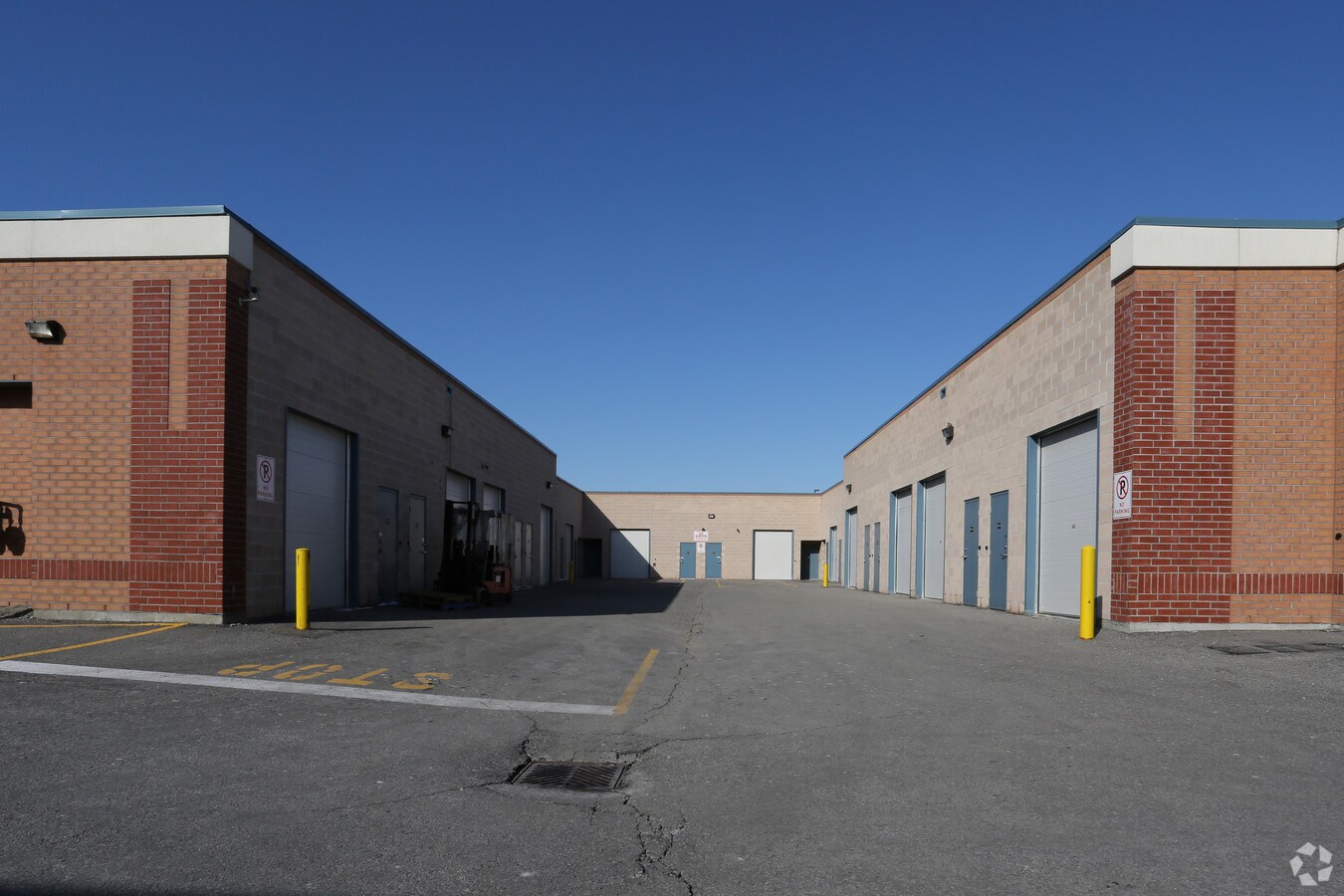 21 Fairburn Dr, Markham L6G 0A5 UK