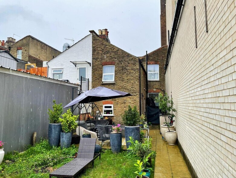 75 High St, New Malden for sale - Building Photo - Image 2 of 2