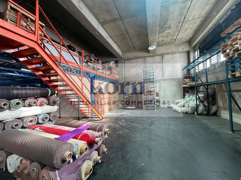 Retail in Montreuil to rent Interior Photo- Image 1 of 11