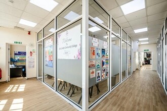 147-151 Commercial Rd, London to rent Interior Photo- Image 2 of 14