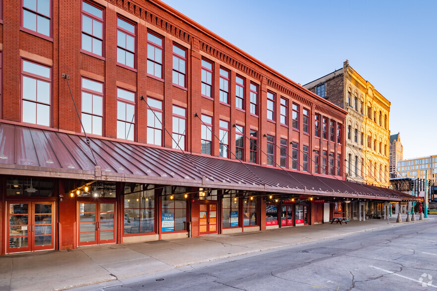 327 N Broadway, Milwaukee, WI for sale - Building Photo - Image 1 of 1