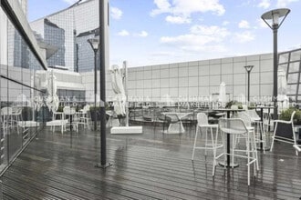 Office in Puteaux to rent Interior Photo- Image 1 of 9