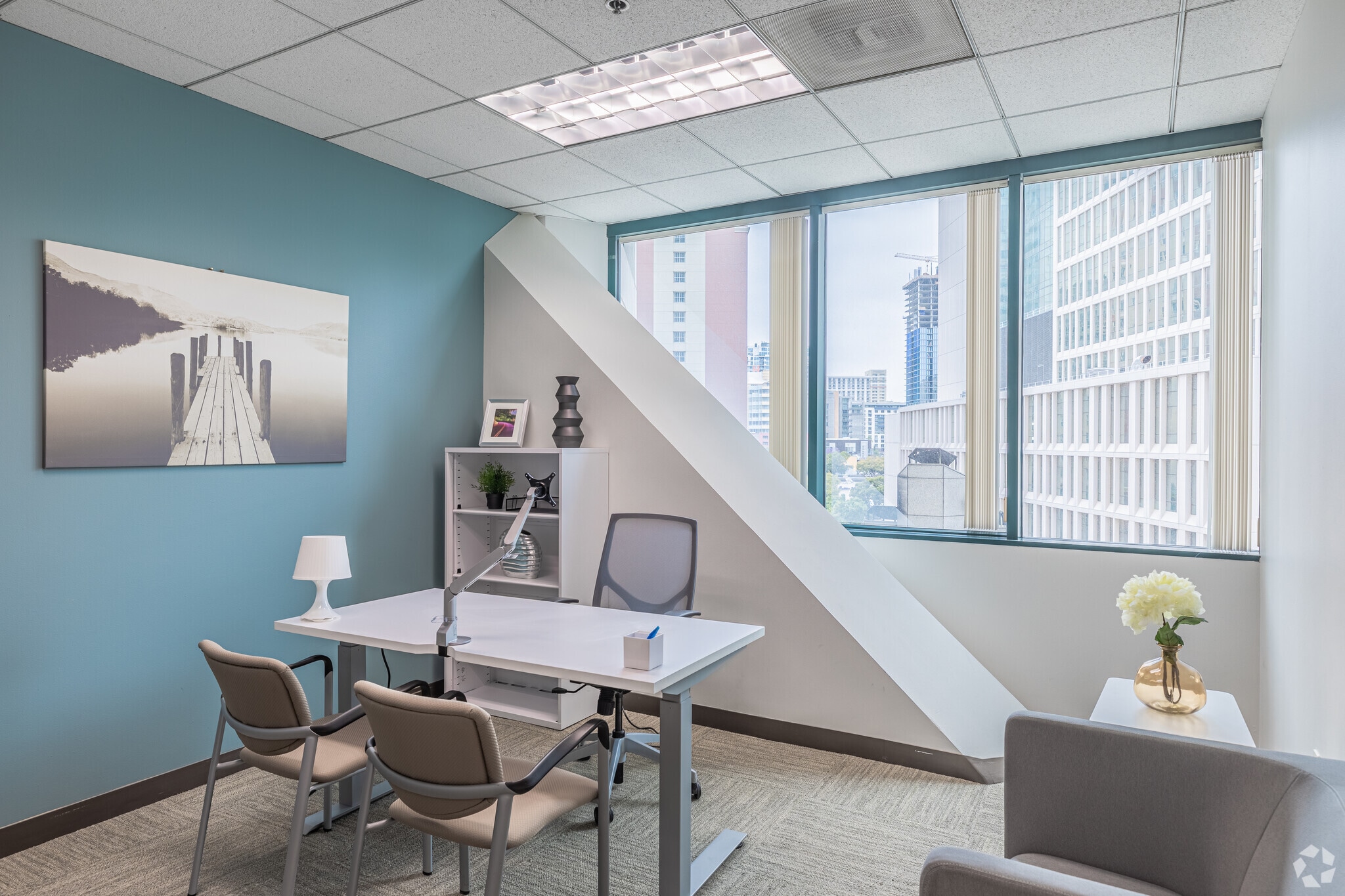 402 W Broadway, San Diego, CA to rent Interior Photo- Image 1 of 11