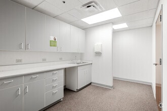 87 N Airlite St, Elgin, IL to rent Interior Photo- Image 2 of 4