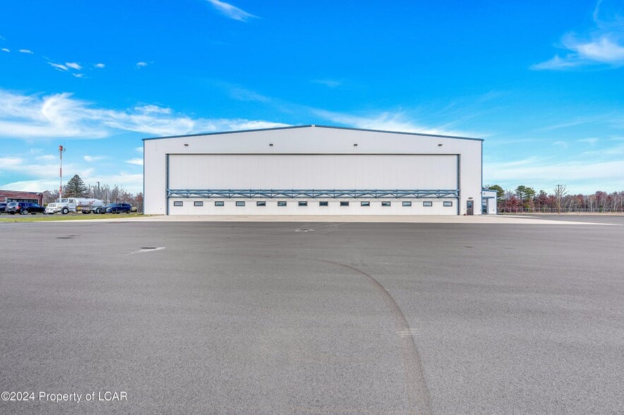 5175 Old Airport Rd, Hazle Township, PA for sale - Building Photo - Image 1 of 41