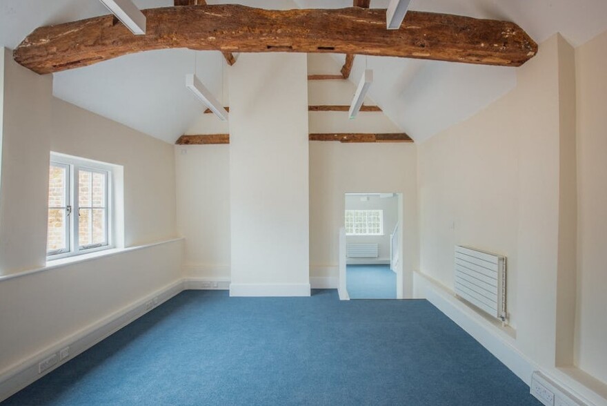 Munden Estate, St Albans for rent - Interior Photo - Image 3 of 3